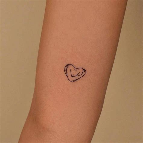 tatuaje de corazon pequeño|Tatuajes pequeños de corazones, recopilación y。